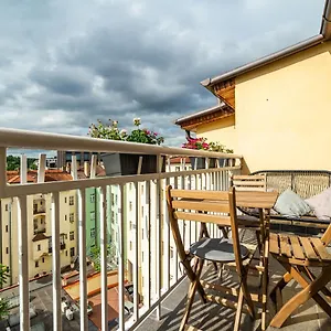 Central, Spacious, Modern 5 Bedrm Duplex W/balcony Apartment Prag
