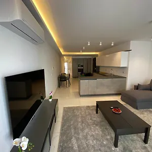 Tigne Three Bedrooms Appartamento Sliema